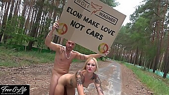 Blowjob Og Cumshot I Offentligheden: Nøgen Protest Mod Elon Musk