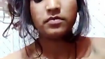 Sensual Desi: Performanța Captivantă A Unei Vedete Porno Indiene