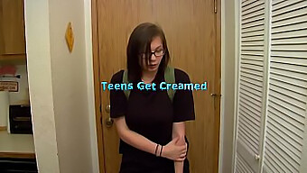 Adolescenta Tânără Primește Un Creampie Pov De La Tatăl Prietenului Ei