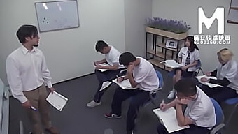 Regardez Une Vidéo Porno Domestique Chinoise Gratuite Avec Une Camarade De Classe Rebelle