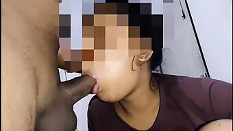 Sri Lankan Teen Girl Gives Deepthroat And Swallows Cum