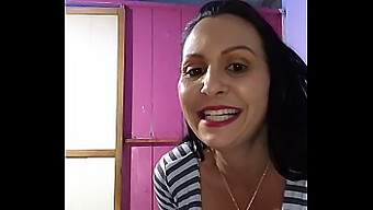 Sexo Oral Cara A Cara Em Um Encontro Quente No Chuveiro