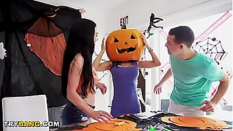 La Farce Coquine D'Halloween De La Belle-Mère Tourne Mal Dans Une Vidéo Amateur