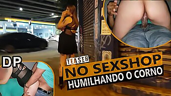 Marido Cornudo Mira Mientras Su Esposa Es Doblemente Penetrada - Cristina Almeida