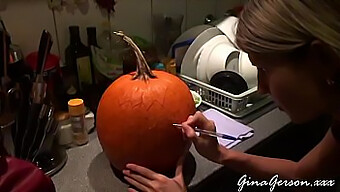 Ragazza Magra Con Piccole Tette In Webcam Di Halloween