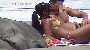 Sexo Público De Casal Amador Na Praia Com Uma Adolescente Morena Gostosa