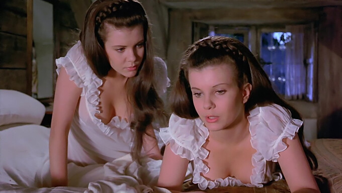 Madeline E Mary Collinson In Una Scena Hot Twin