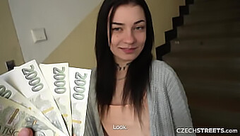 Czechstreets - Cô Gái 18 Tuổi Và Bạn Cùng Phòng Kỳ Quặc Của Cô Ấy