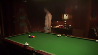 Indyjskie Celebrytki Striptiz I Nagość Publiczna W American Pie - The Naked Mile (2006)