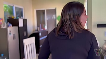 Seduzco A Una Milf Latina Durante Una Entrevista De Trabajo