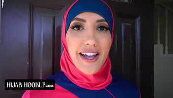 Seorang Wanita Timur Tengah Melakukan Seks Oral Dengan Pemiliknya Sebagai Ganti Uang Sewa, Yang Berakhir Dengan Ejakulasi Di Wajahnya Dan Memamerkan Payudaranya Yang Besar.