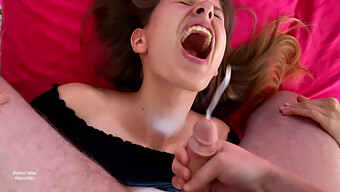 Video Pov Cu Deepthroat Și Facial Cu O Adolescentă Brunetă