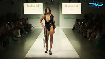 Desfile De Mulheres Maduras De Lingerie.