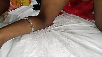 Desi Bhabhi Menikmati Seks Kasar Dengan Sugar Daddy-Nya