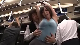 Busfahrt Wird Zur Wilden Japanischen Sexsession