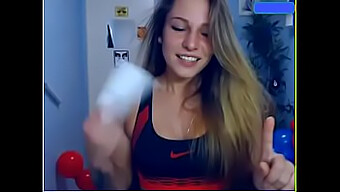 L'Orgasmo Incredibile Di Una Bella Adolescente In Diretta Webcam