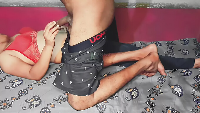 Indian College Lovers Get Intimate In A Steamy Homemade Video With Moans And Handjob