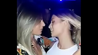 Cô Gái Trong Video Lesbian Tự Làm Là Ai?