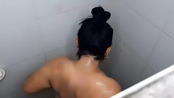 Video Tắm Được Quay Lén Của Cô Em Họ Latina Của Tôi Với Bộ Ngực Tự Nhiên To