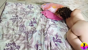 Brasilianische Teenagerin Wacht Auf Für Amateur-Masturbation Mit Ihrem Freund