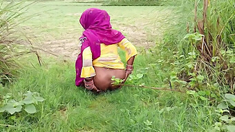 La Hermanastra India Disfruta Del Sexo Al Aire Libre Con Una Gran Polla Negra Y Tetas Naturales