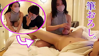 En Japansk Teenagers Første Håndjob Fører Til Intens Orgasme Og Cumshot.